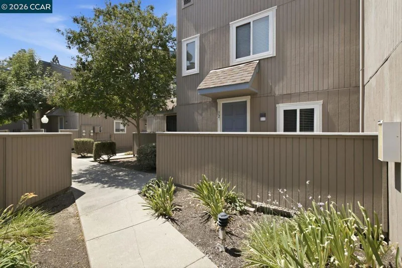 Photo 2 of 3901 Clayton Rd 32