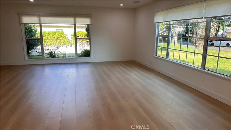 419 Robbins Drive photo 2