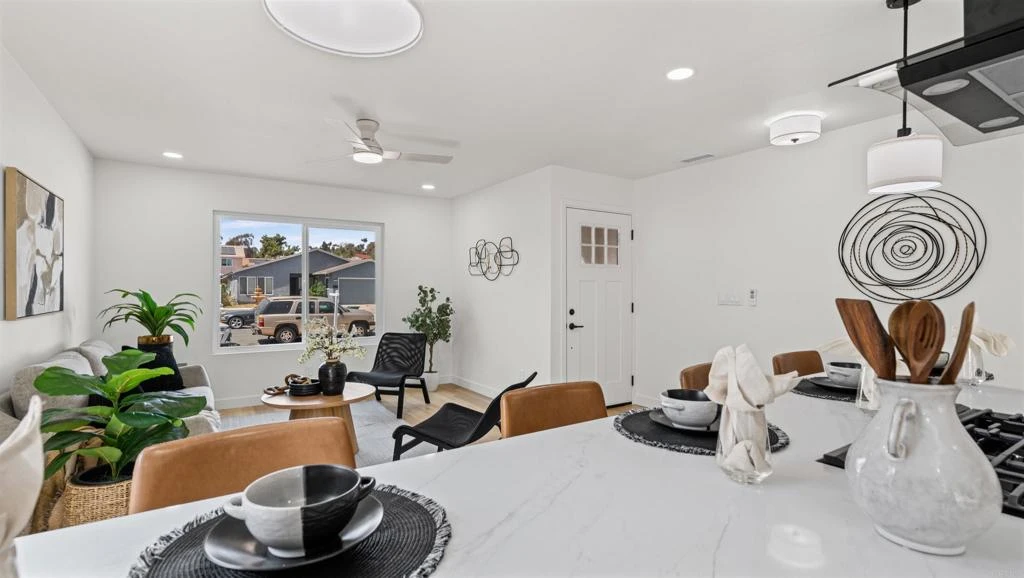Interior 4