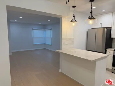 4125 1/2 W Toluca Lake Avenue