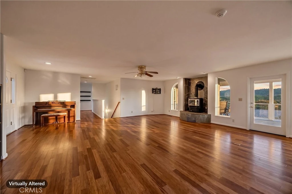 Interior 4
