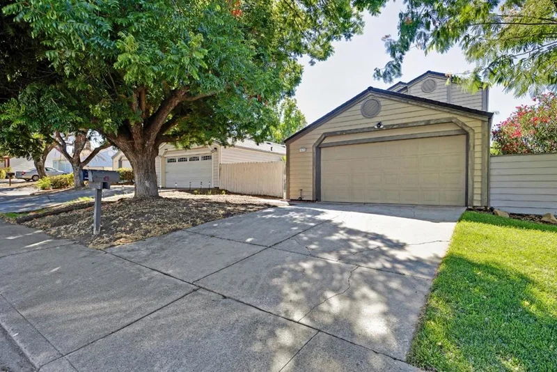 Photo 2 of 3510 Straitwood Court