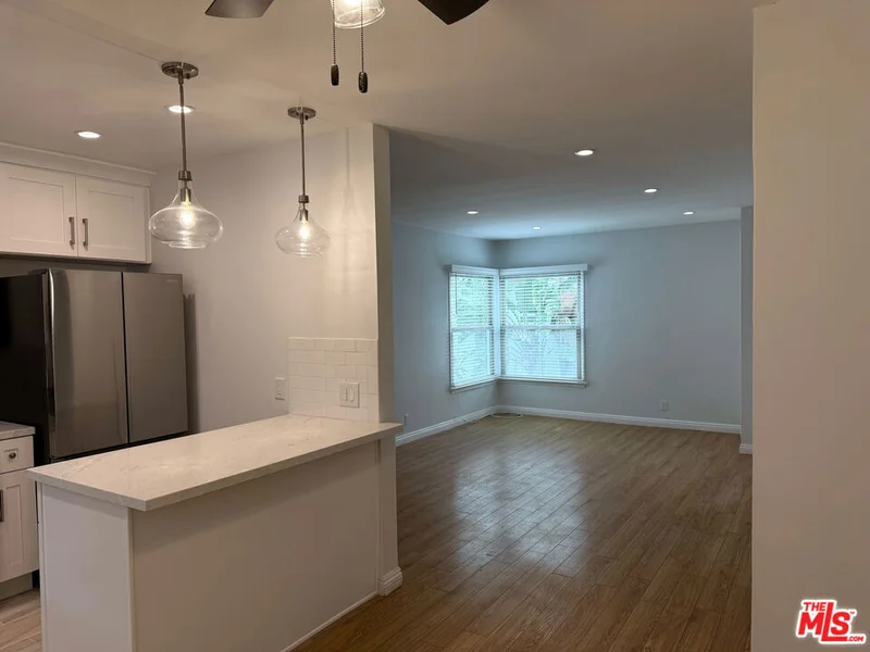 4123 1/2 W Toluca Lake Avenue