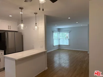 4123 1/2 W Toluca Lake Avenue