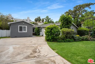 14346 Killion Street photo 2