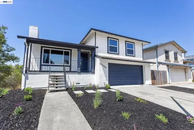 22446 Ralston Ln photo 2