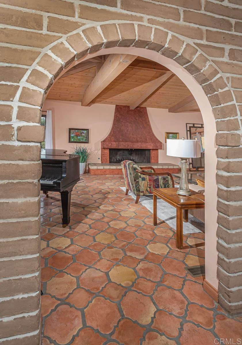 Interior 4