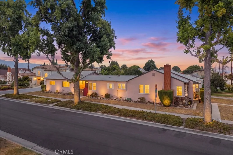 Photo 2 of 721 723 W Hellman