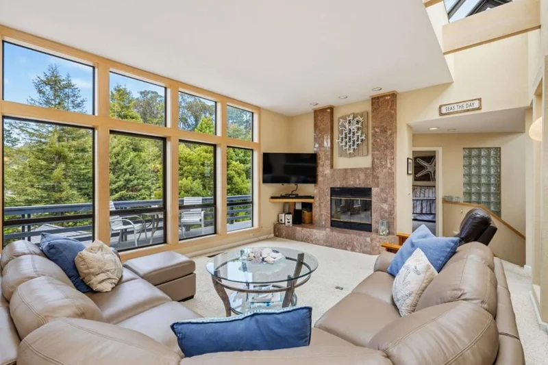 Photo 2 of 103 Dunsmuir Court