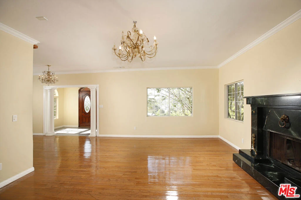 Interior 3