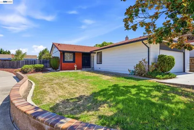 2467 Hibiscus Dr
