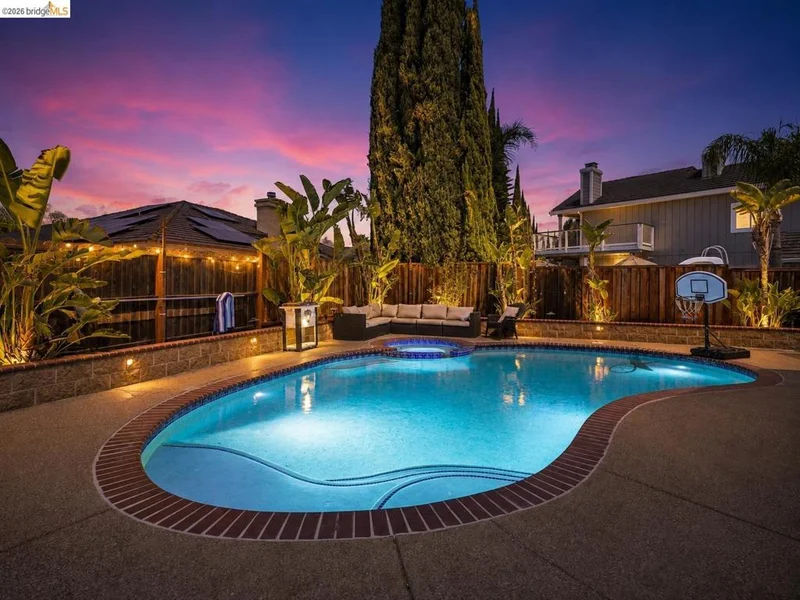 Photo 2 of 1529 Thistle Court