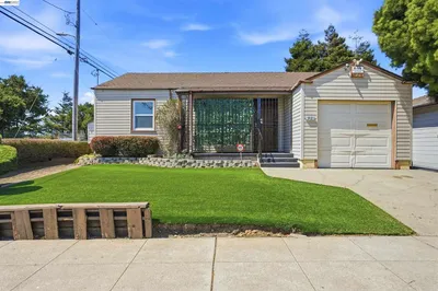 5401 Solano Ave