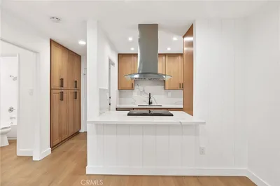 1030 W Macarthur 86