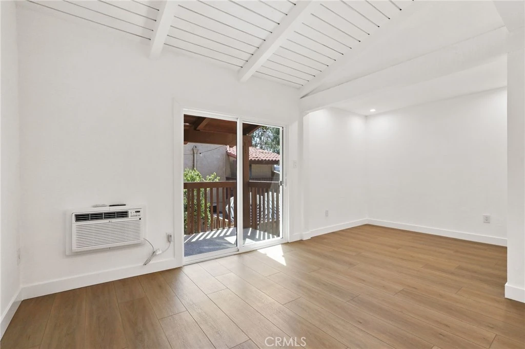 Interior 4
