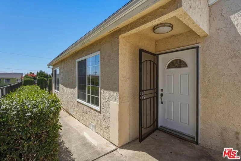 Photo 2 of 11612 Cimarron Avenue