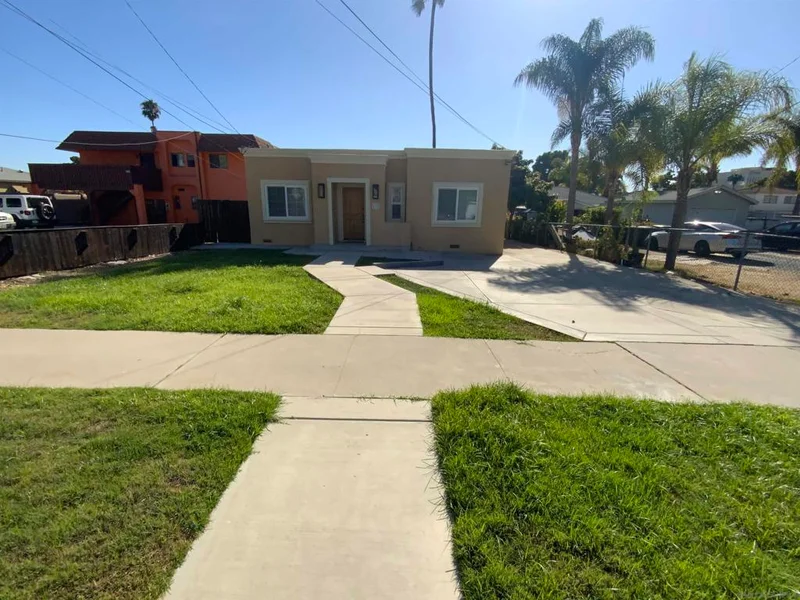 520 Glover AVE A photo 2