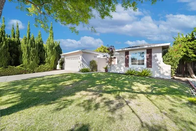 438 Juniper Court photo 2