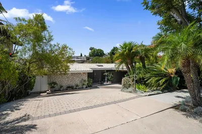 5860 Cactus Way photo 2