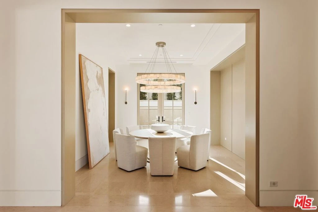 Interior 4
