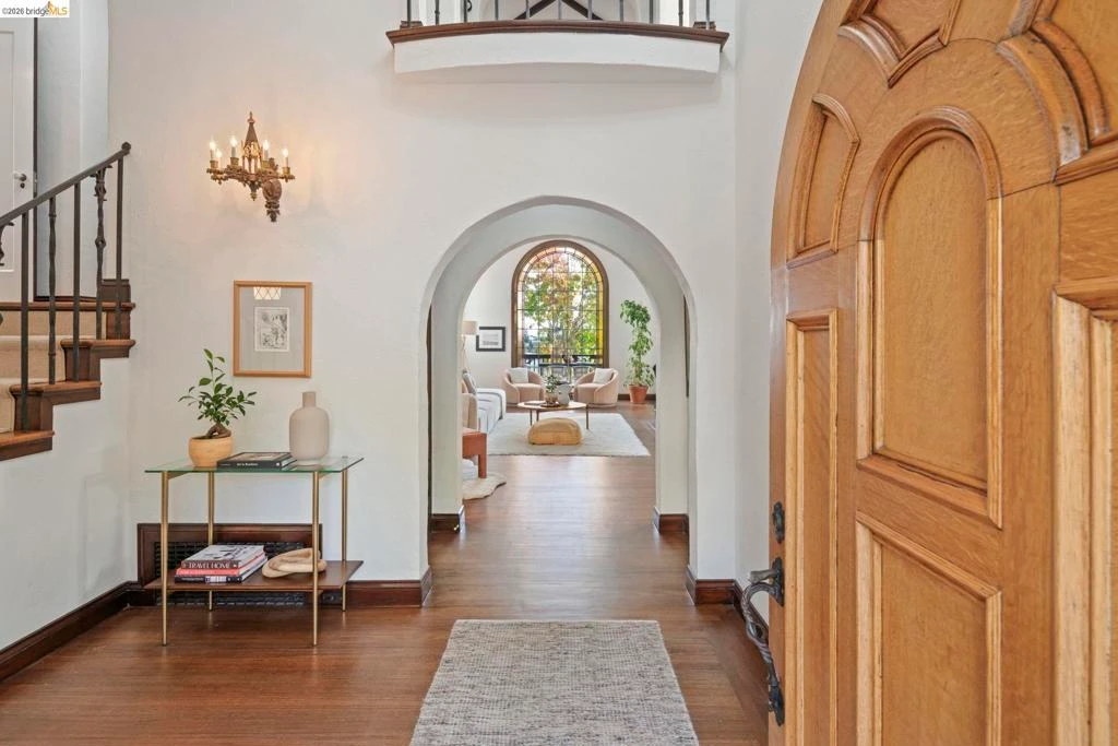 Interior 3
