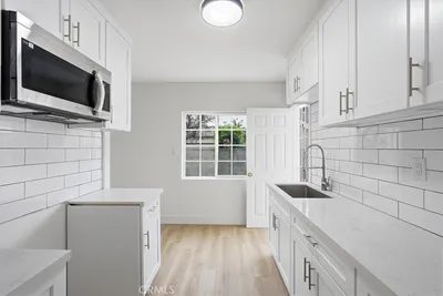 400 E 21st photo 2
