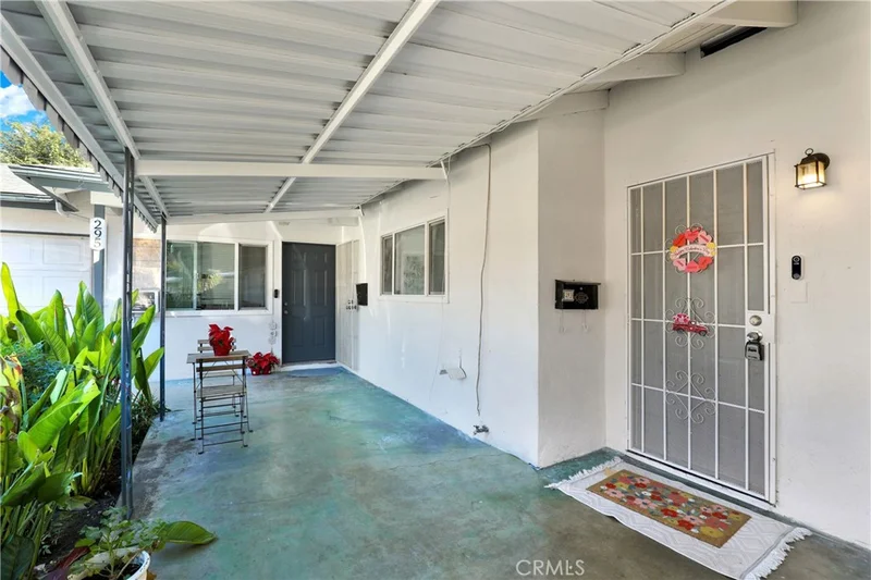 293 W Artesia Street photo 2