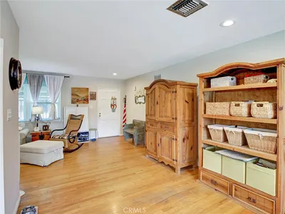 5505 Clybourn Avenue photo 2