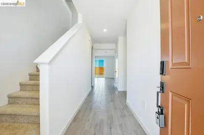516 Spruce Way photo 2