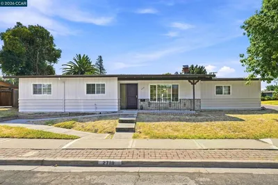 2710 Broadmoor Ave
