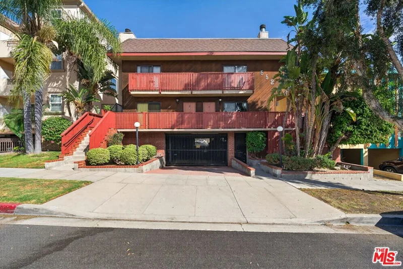 Photo 2 of 552 E Palm Avenue C