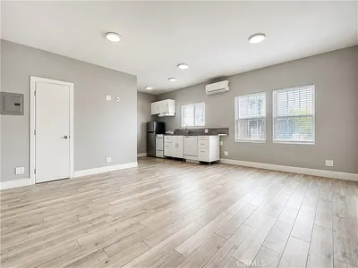 635 Elm Avenue 7