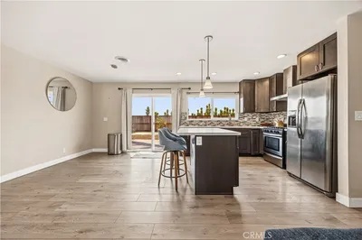 560 W Los Angeles Drive photo 2