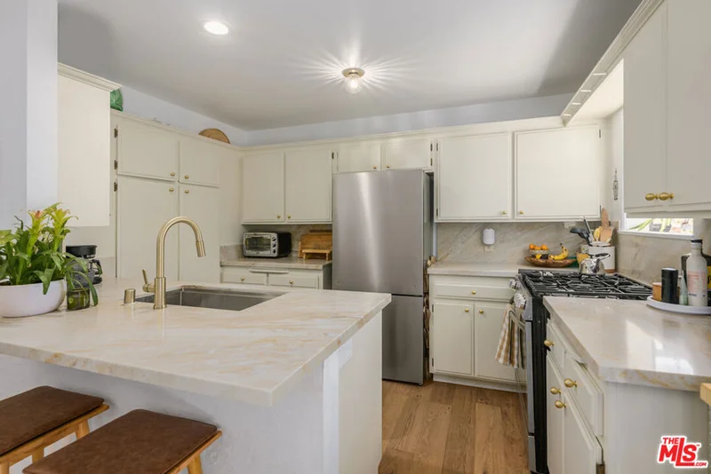Photo 2 of 4035 Wade Street B