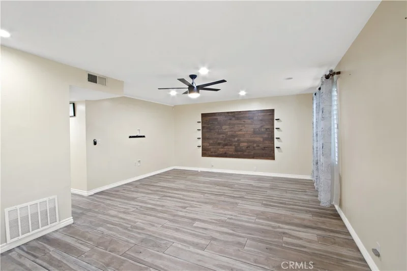 Photo 2 of 4164 Elizabeth Court