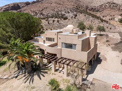 5255 Soledad Canyon Road photo 2