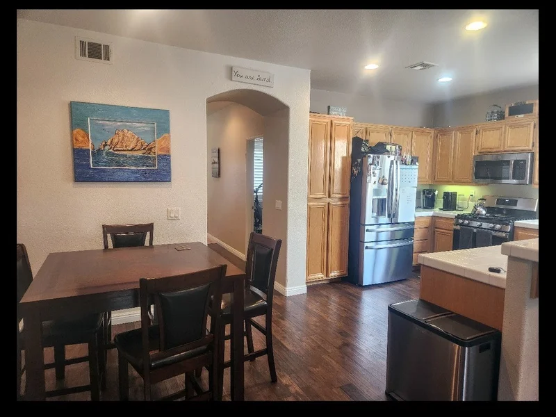 121 E C photo 2