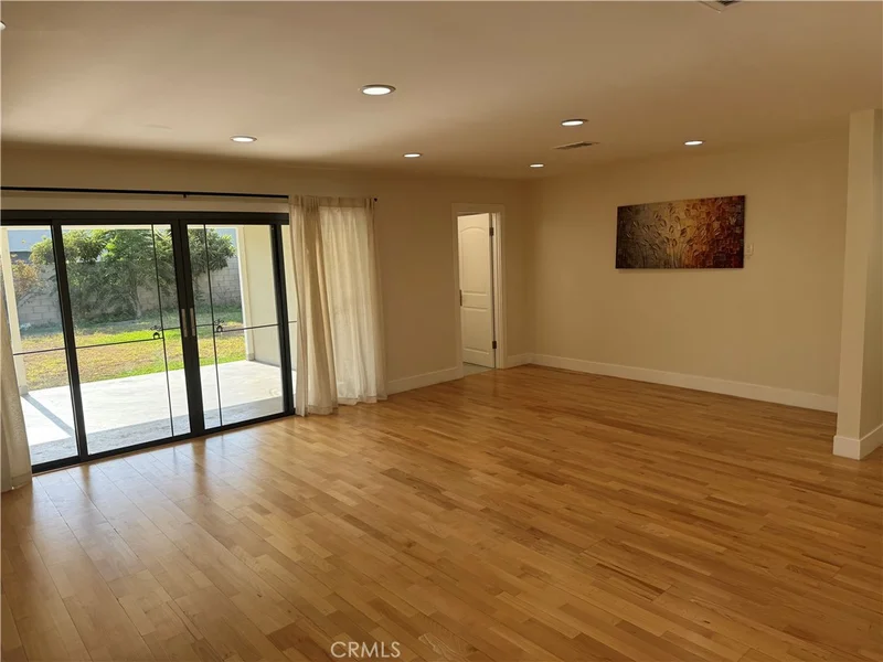 2215 El Monte