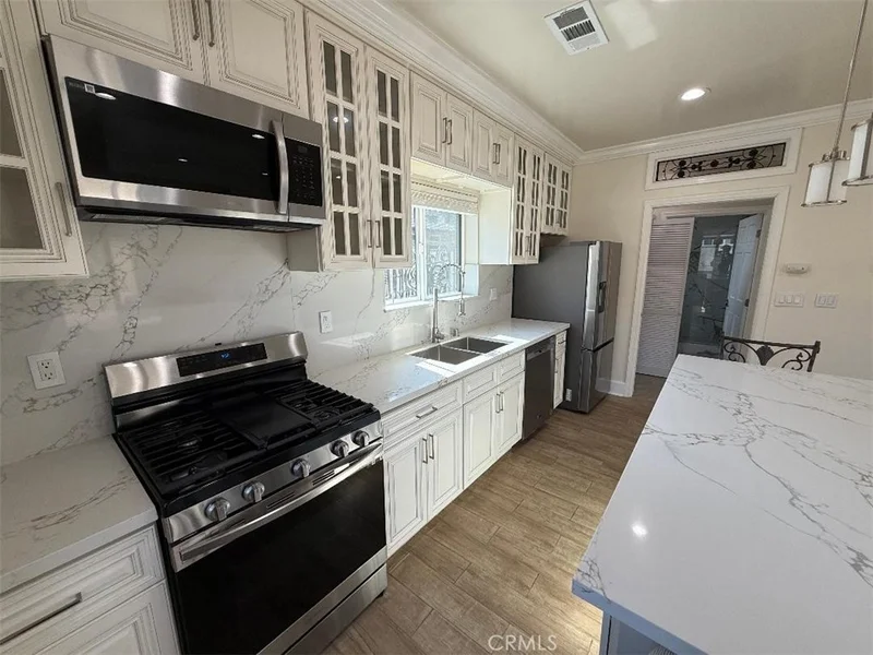 3843 Weston Pl A
