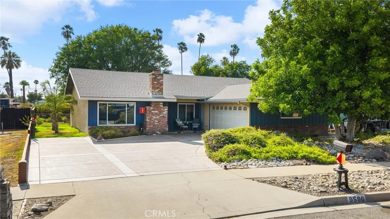Photo 2 of 9596 Tangelo Ave
