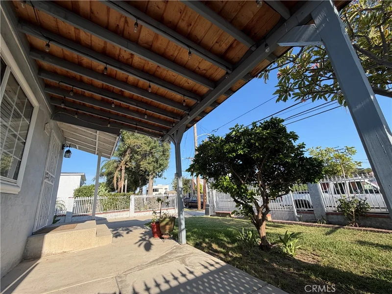 129 E Pomona photo 2