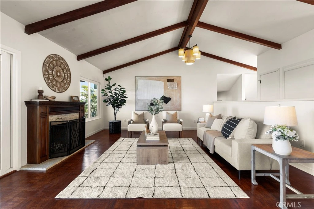 Interior 4