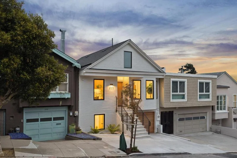 Photo 2 of 553 Laidley Street