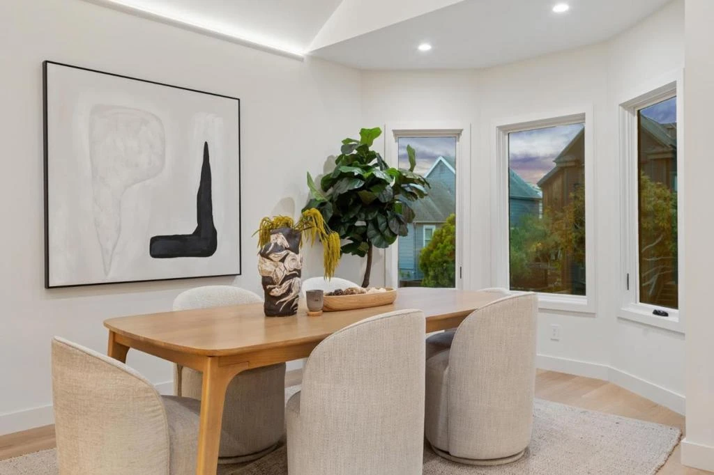 Interior 4
