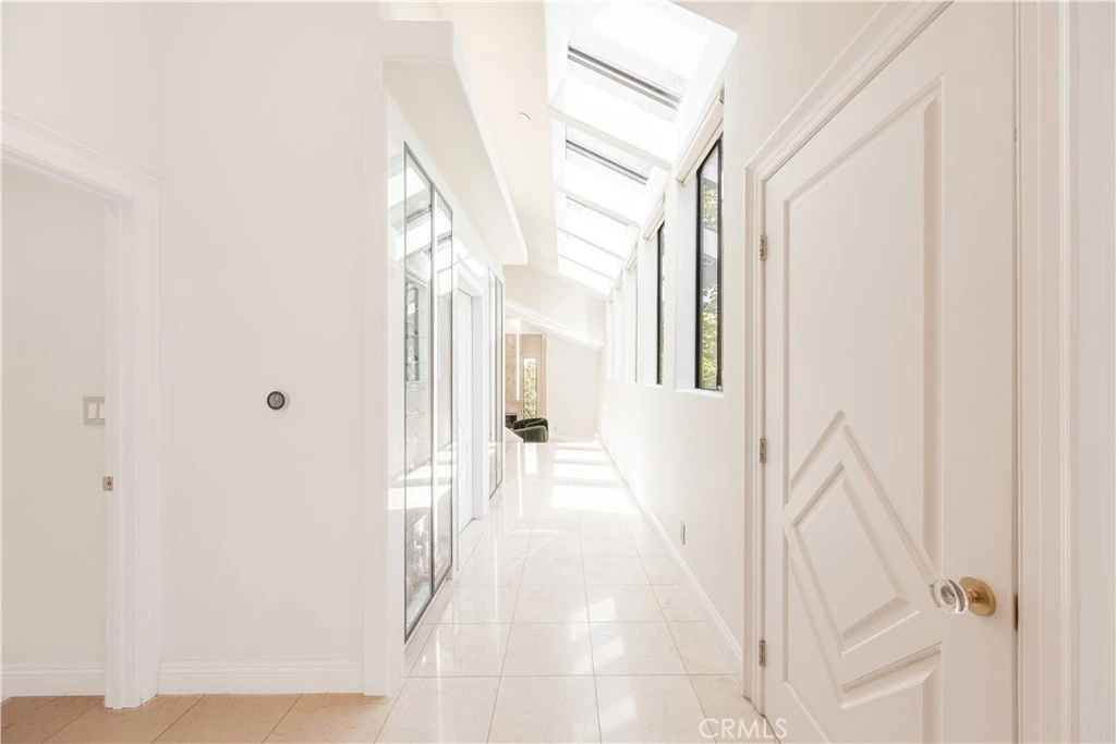 Interior 4