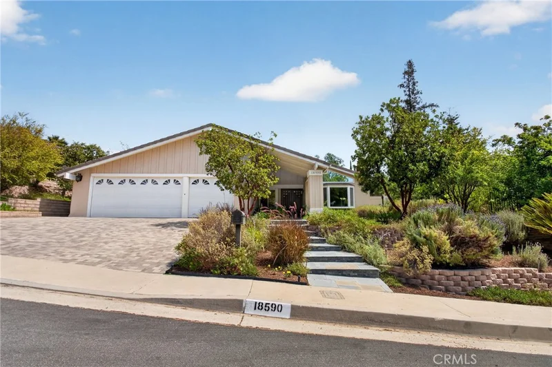 Photo 2 of 18590 Calle Vista Circle