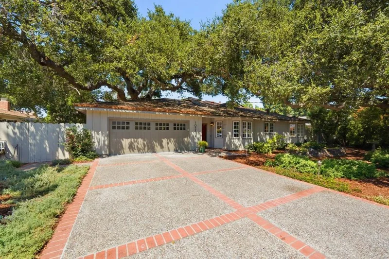 Photo 2 of 1021 Alegre Avenue