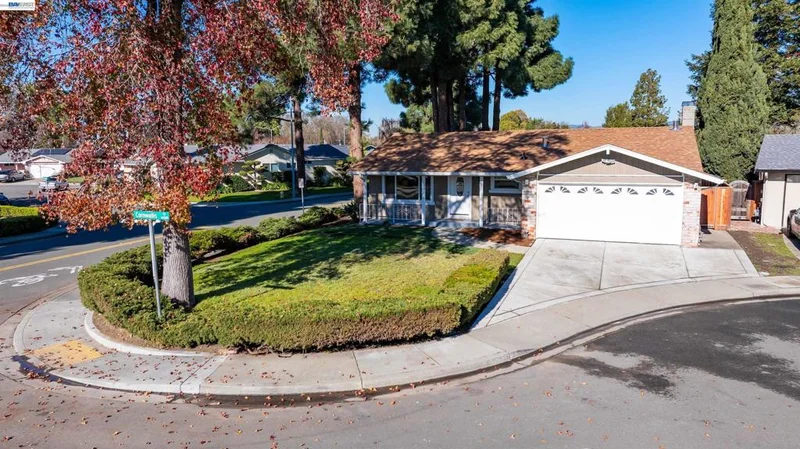 Photo 2 of 34312 Cornwallis Ct