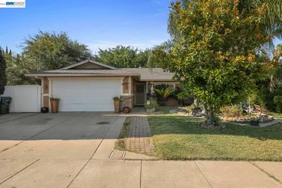1427 Snyder St photo 2
