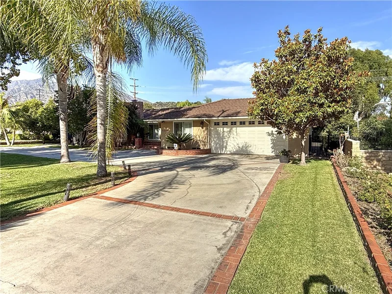 1212 N Santa Anita photo 2